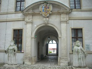 Neuburg schloss figures.JPG