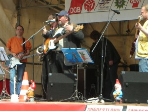 Regensburg, band with gnomes.JPG