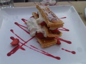 Nuage de mousse au fromage blanc avec fraises.jpg